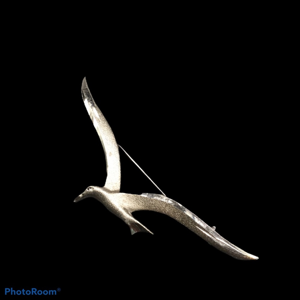 Vintage seagull metal brooch super retro